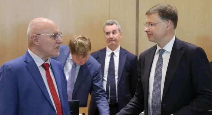 Управителят на БНБ Димитър Радев се срещна с еврокомисар Валдис Домбровскис