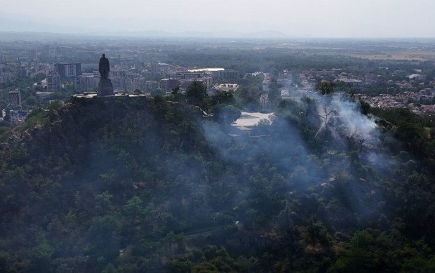 Пожар лумна под Альоша на Бунарджика в Пловдив