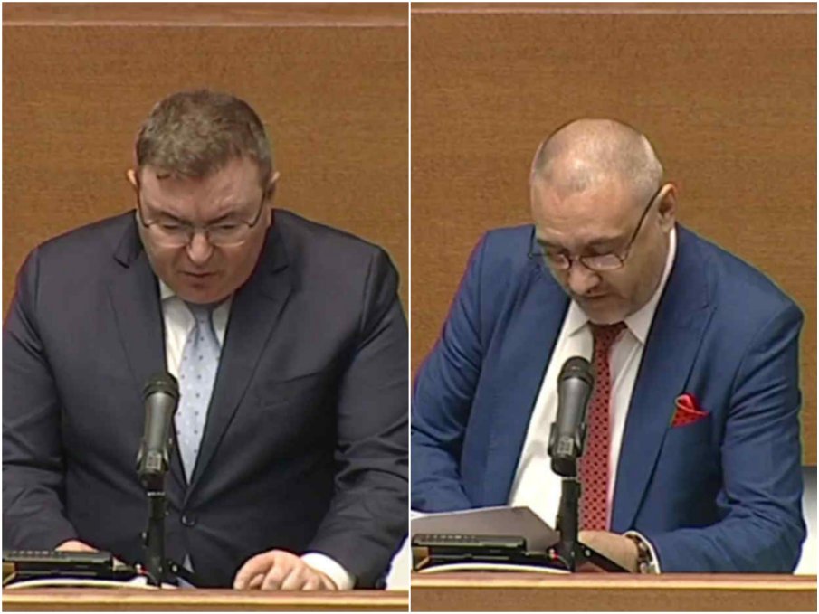 МЪКА В НС! Депутатите се прегърбиха заради новата аудио система (СНИМКИ) МЪКА В НС! Депутатите се прегърбиха заради новата аудио система (СНИМКИ)