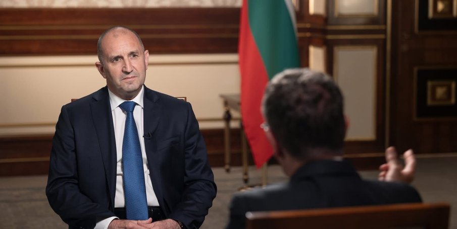 МРЕЖАТА ГРЪМНА след скандалното интервю на Радев за СиЕнЕн: Президентът е опасен и влиза в хипотезата на национален предател МРЕЖАТА ГРЪМНА след скандалното интервю на Радев за СиЕнЕн: Президентът е опасен и влиза в хипотезата на национален предател
