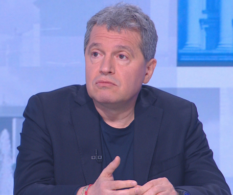 Тошко Йорданов: Проблемите в МВР са кардинални, оставката на министъра няма да ги реши. Умилителна е позицията на Радев за еврото