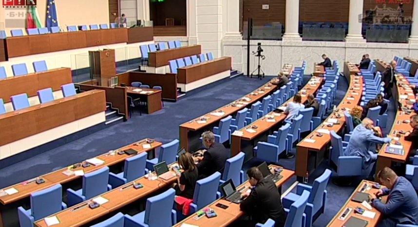 ИЗВЪНРЕДНО В ПИК! Фалстарт за парламента - депутатите излязоха почивка, още преди да са започнали работа (ВИДЕО) ИЗВЪНРЕДНО В ПИК! Фалстарт за парламента - депутатите излязоха почивка, още преди да са започнали работа (ВИДЕО)