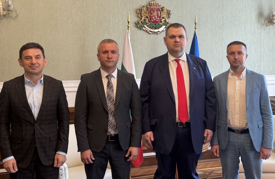 ПЪРВО В ПИК! Кметовете на още две общини се присъединиха към стратегията на Делян Пеевски за ново начало за развитие на регионите ПЪРВО В ПИК! Кметовете на още две общини се присъединиха към стратегията на Делян Пеевски за ново начало за развитие на регионите