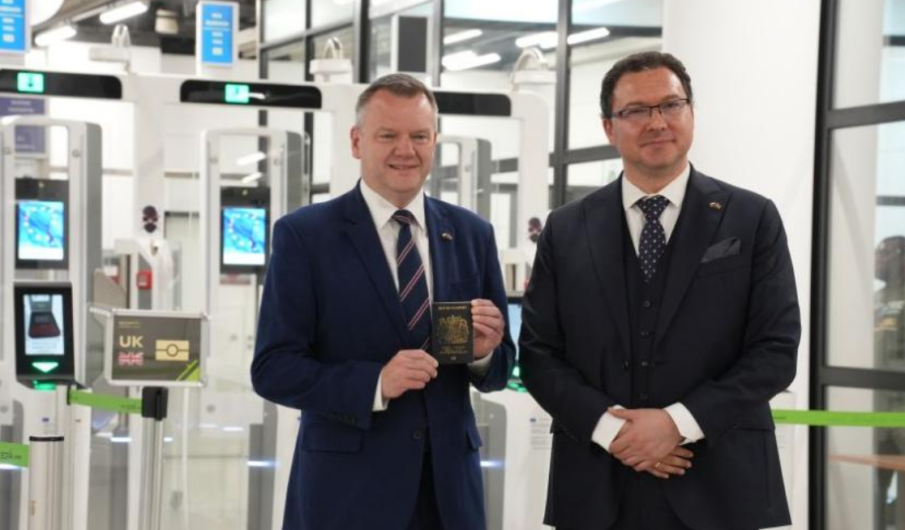 Британските граждани вече ще минават през нашите летища на електронни гейтове Британските граждани вече ще минават през нашите летища на електронни гейтове