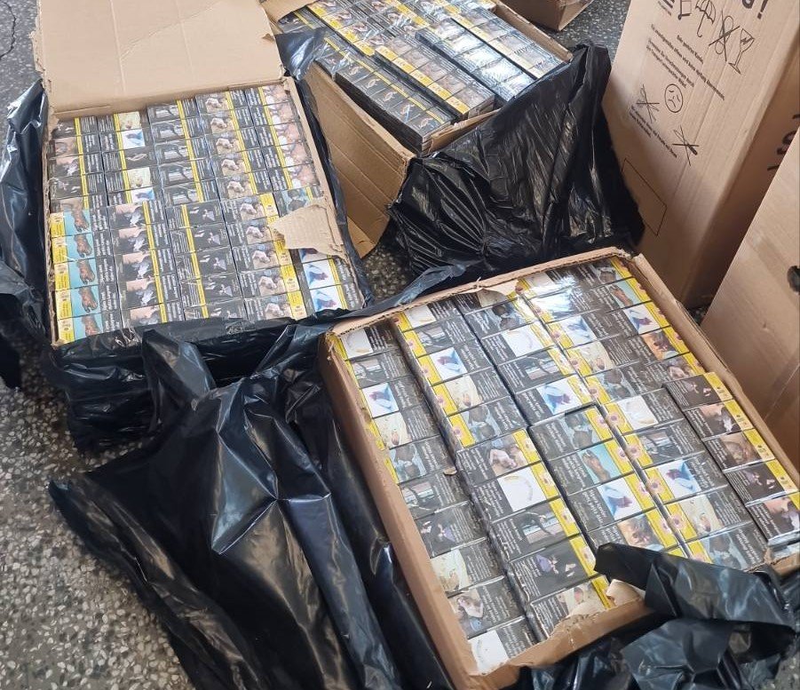 Над 80 000 къса контрабандни цигари задържаха митничарите на Капитан Андреево (СНИМКИ) Над 80 000 къса контрабандни цигари задържаха митничарите на Капитан Андреево (СНИМКИ)