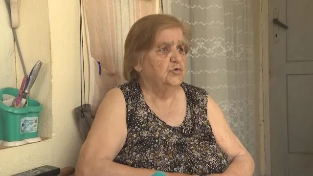 Болна възрастна жена oстана без пенсията си, след като някой източи банковата ѝ карта