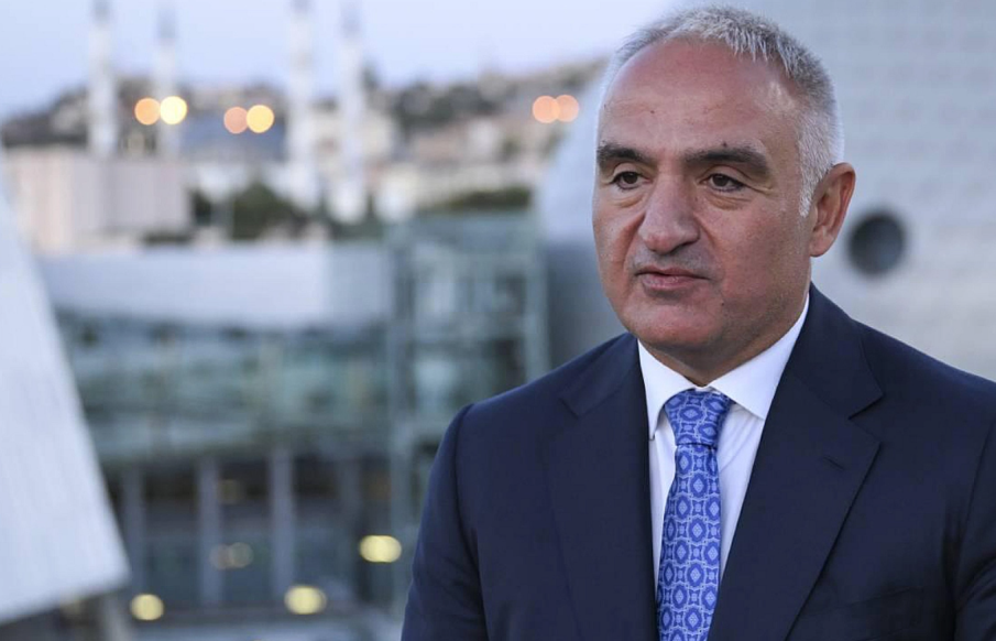 Погнаха турския министър на туризма заради луксозна почивка в Гърция