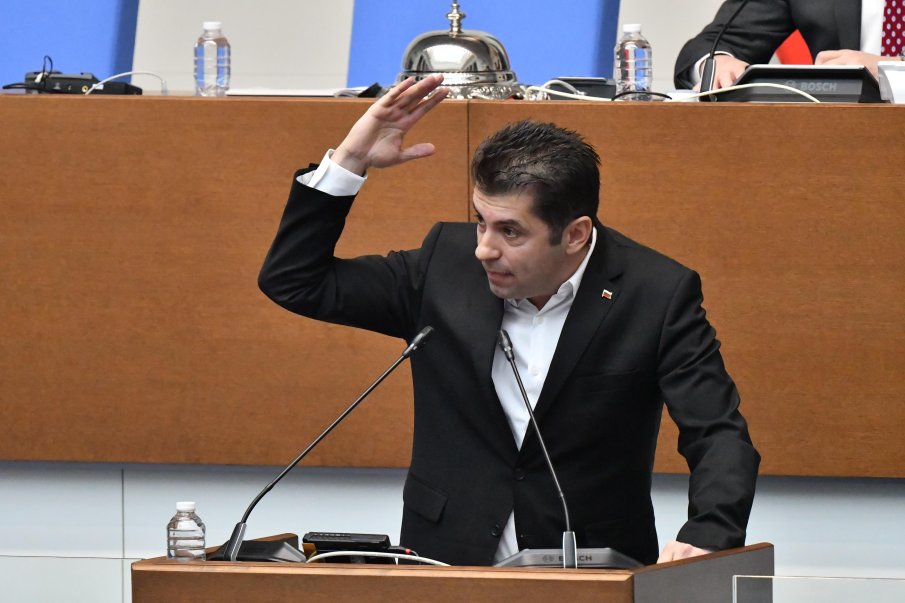 ПОЧНА СЕ: Рев, сълзи и НЕЧОВЕШКА БОЛКА след оставката на Кирил Петков - местни структури ударно АТАКУВАТ троянските коне и задкулисието