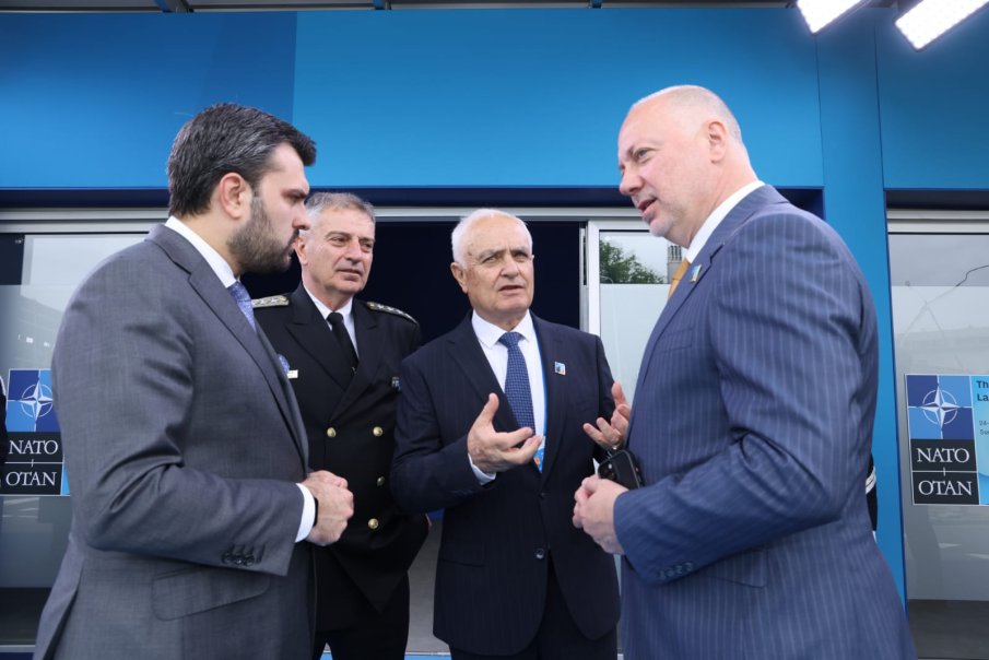 Премиерът Желязков след Срещата на върха на НАТО: България потвърждава ангажимента до 2035 година разходите за отбрана да достигнат 5% от БВП (СНИМКИ) Премиерът Желязков след Срещата на върха на НАТО: България потвърждава ангажимента до 2035 година разходите за отбрана да достигнат 5% от БВП (СНИМКИ)