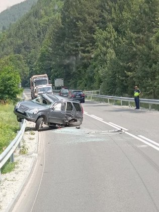 Фатален инцидент край Угърчин, млада жена загина при катастрофа