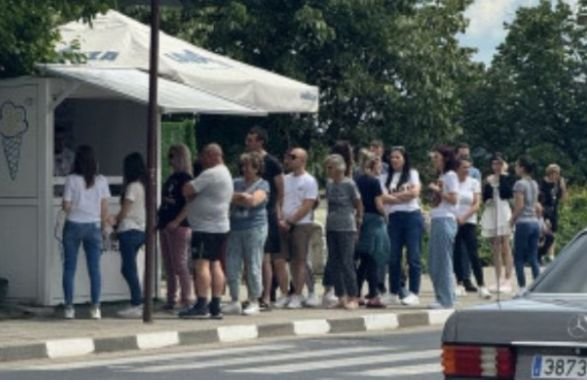 Сладолед за жълти стотинки предизвика фурор сред хората, редят се на опашки Сладолед за жълти стотинки предизвика фурор сред хората, редят се на опашки