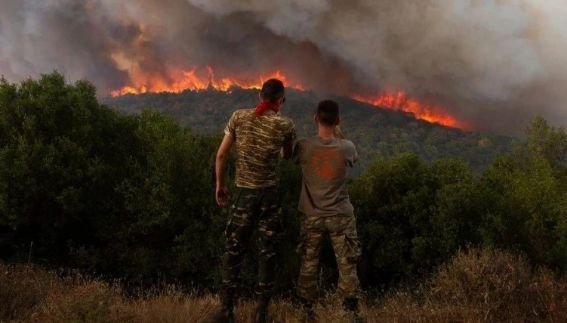 Пожарът в Халкидики продължава да бушува: Евакуиран е къмпинг