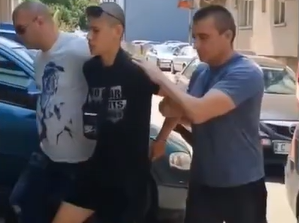 Задържаха младежите, биячи на случайни граждани