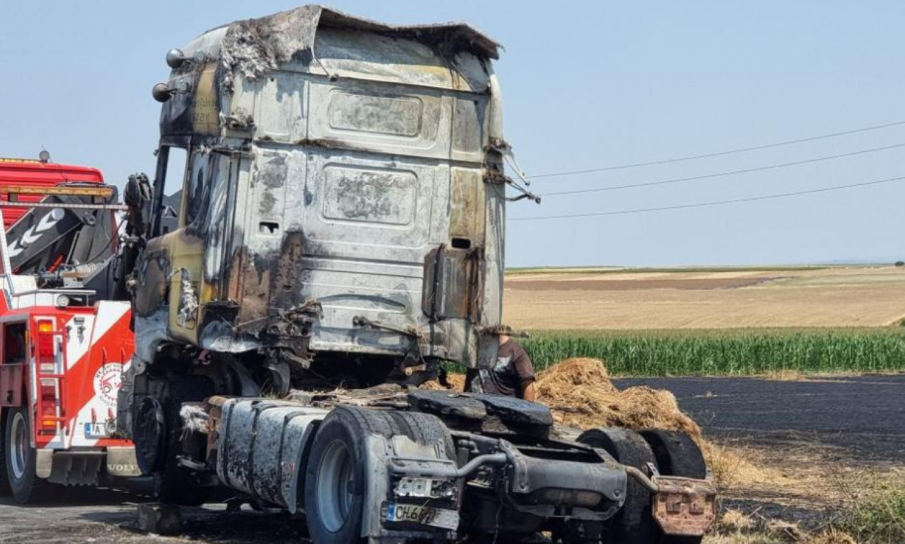 Тир се запали в движение, ограничено е движението по пътя за ГКПП „Лесово“
