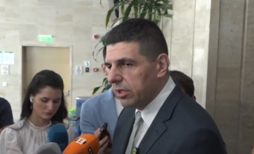 ГОРЕЩО В ПИК! Тотална шизофрения в ДБ - няма да гласуват на вота на недоверие, но...