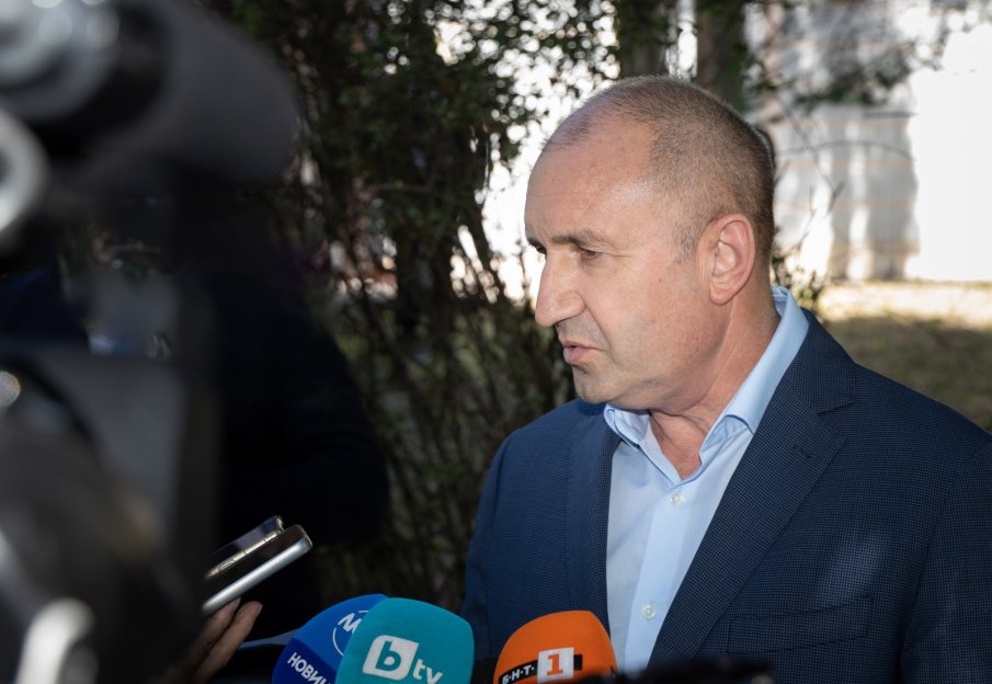 БОНУС ЗА БЪЛГАРИЯ: Чакат Радев да влезе в политиката, за да излезе окончателно