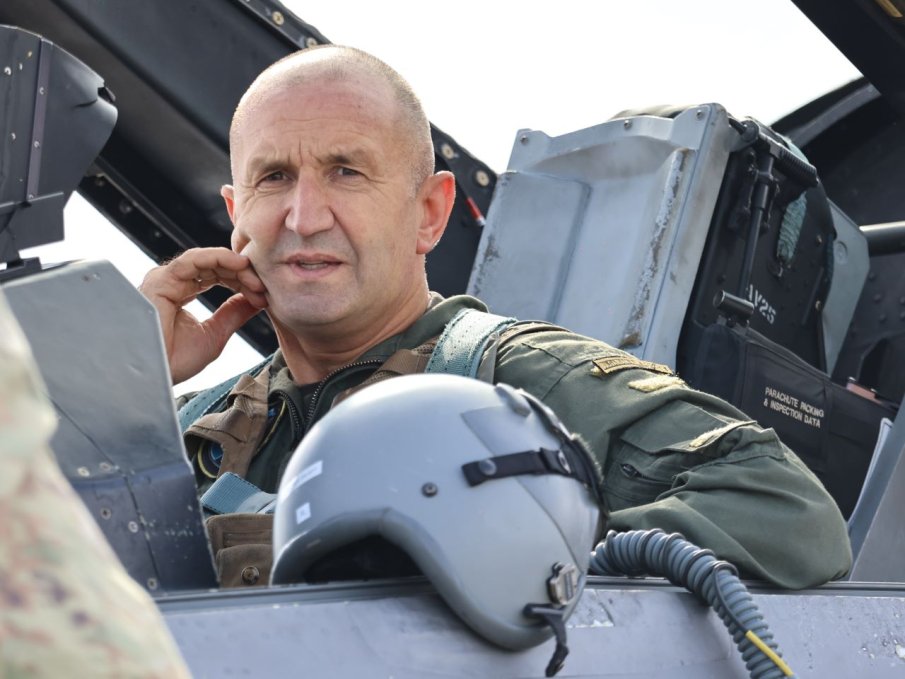 Радев отива да разгледа българските F-16 Block 70 в Графа
