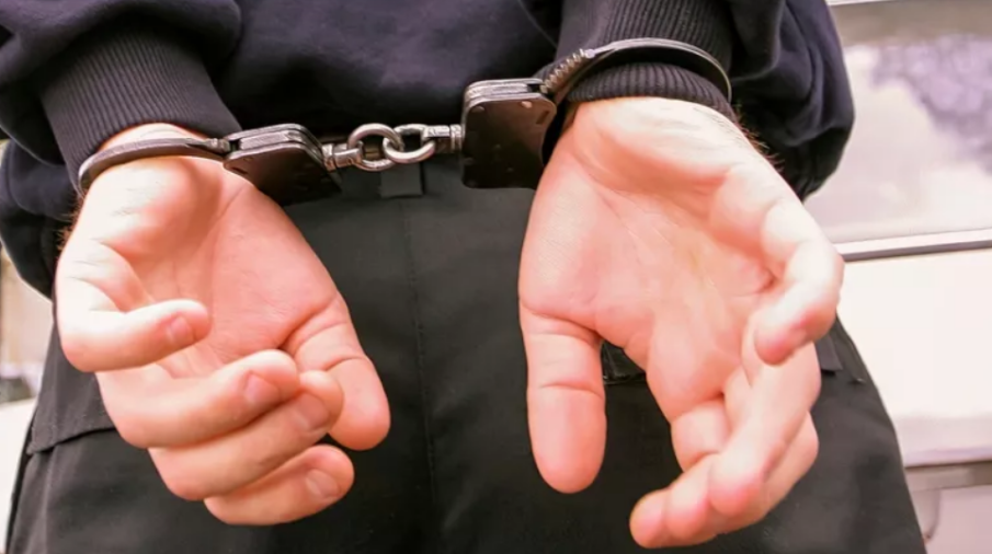 Арестуваха 17-годишен българин за побой в Солун, майка му също е задържана