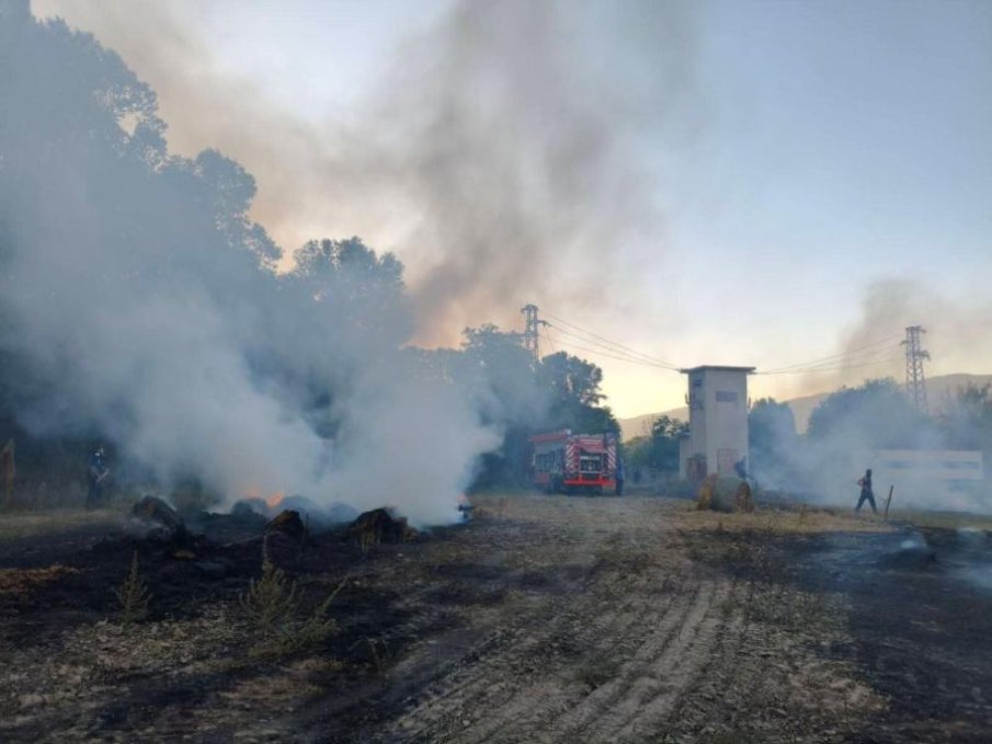 Огнен ад край Айтос: Евакуират хора, застрашени са вилна зона, старчески дом и зоопарк