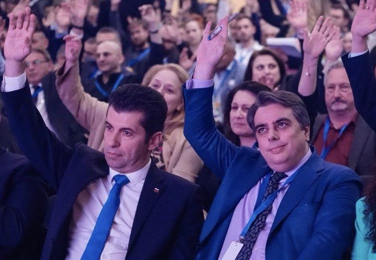 Паун Цонев в ПИК и Ретро за фиаското на променкаджиите: Продължаваме корупцията