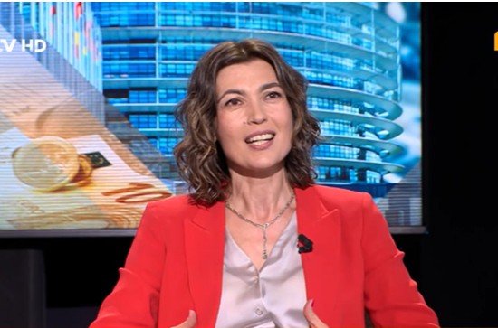 Българка евродепутат от Испания: Доларът девалвира, еврото става все по-силно