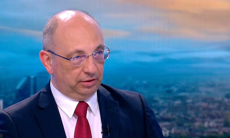 Икономистът Николай Василев към кабинета Желязков: Намалете драстично държавните разходи