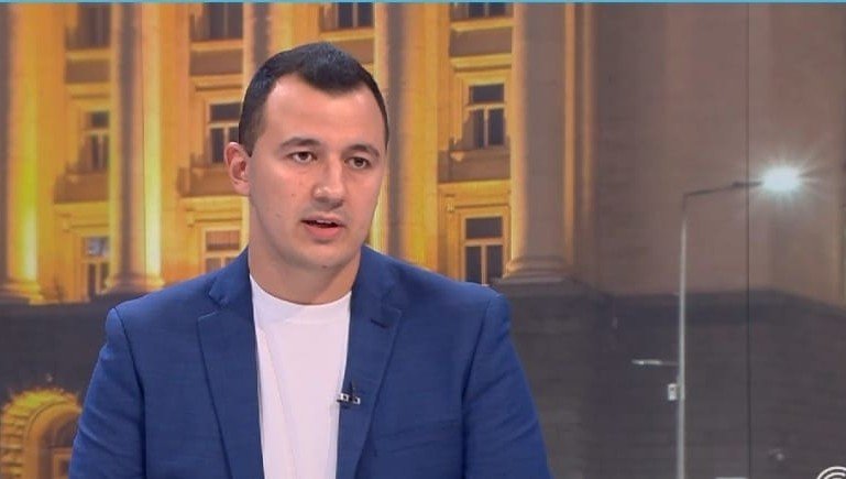 Габриел Вълков: Прекаляването с вот на недоверие вреди на България