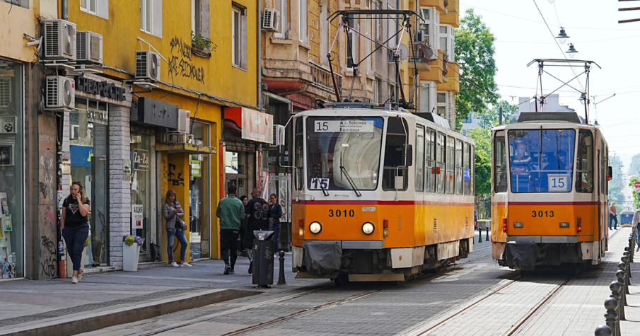 Ремонт на трамвайни релси блокира центъра на София