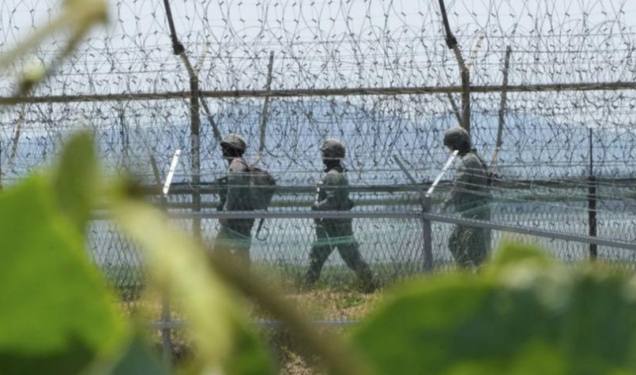 Беглец мина от Северна в Южна Корея, арестуваха го