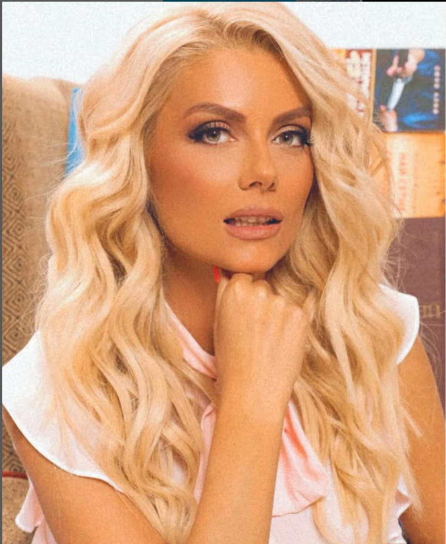 САМО В ПИК И РЕТРО: Венета Райкова прояде сурово месо (СНИМКА)