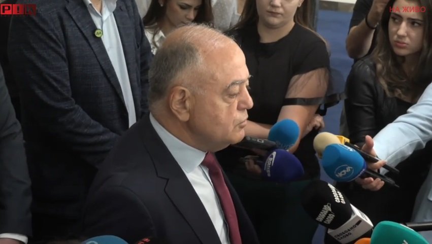 ИЗВЪНРЕДНО В ПИК! ДБ удря рамо на кабинета Желязков - няма да подкрепи вота на недоверие на Възраждане! Ген. Атанасов поиска оставката на Тошко Йорданов