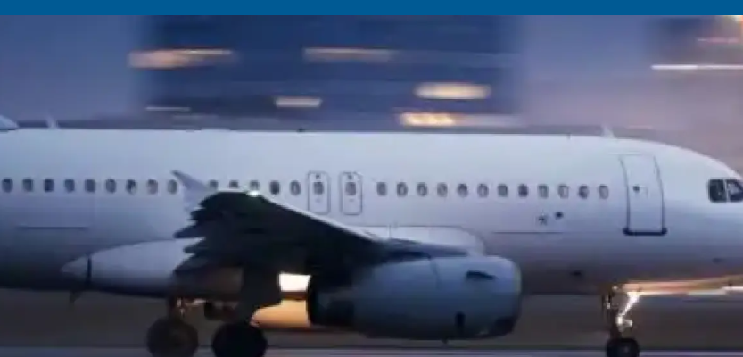 Пътници в самолет изскачат през крилата заради слух за пожар на борда, има ранени (ВИДЕО)