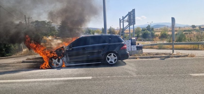 Софийски джип гори на пътя Солун - Кулата