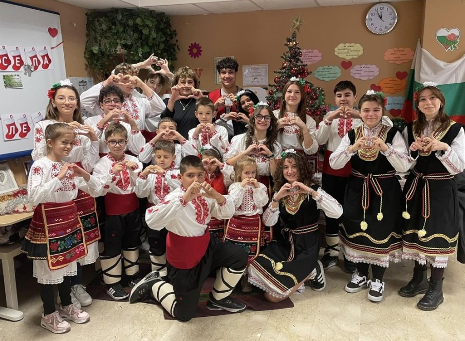 СИГНАЛ ДО ПИК! Български родители в чужбина скочиха срещу проект на МОН: Искат да ограничат онлайн обучението по български език на децата ни