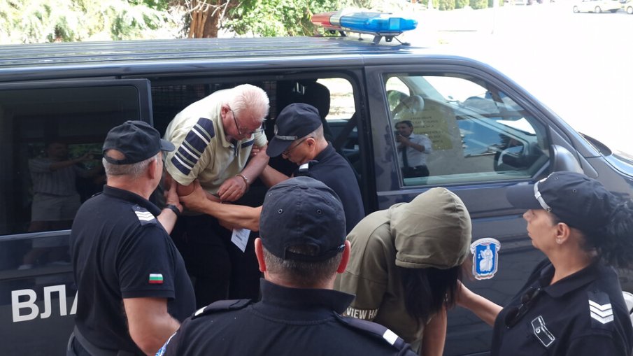 ТЕМИДА: Делото за нелегалната фабрика за цигари започна при закрити врата