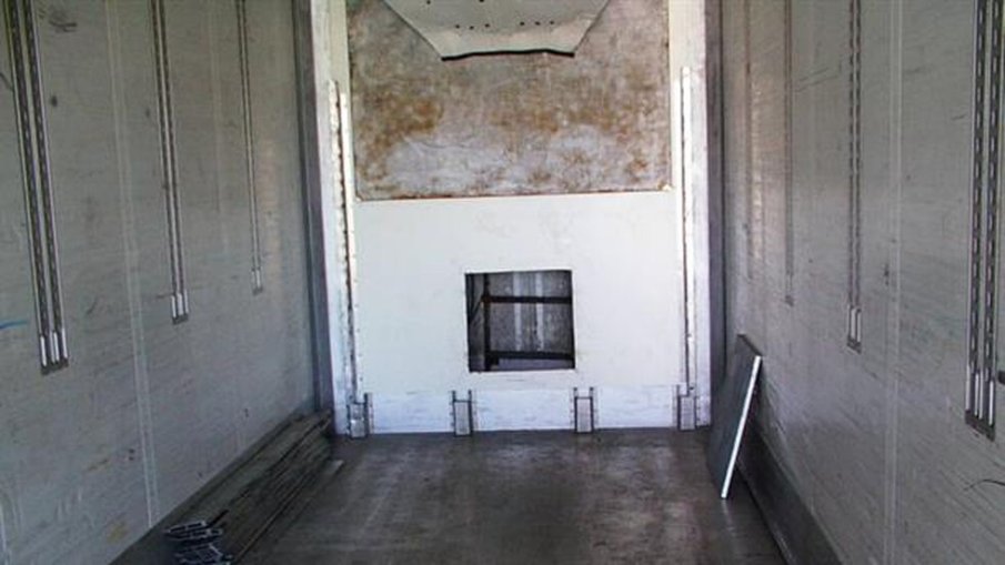 Задържаха 16 иракчани, укрити в тайник на хладилен камион - превозвал ги белоруски гражданин