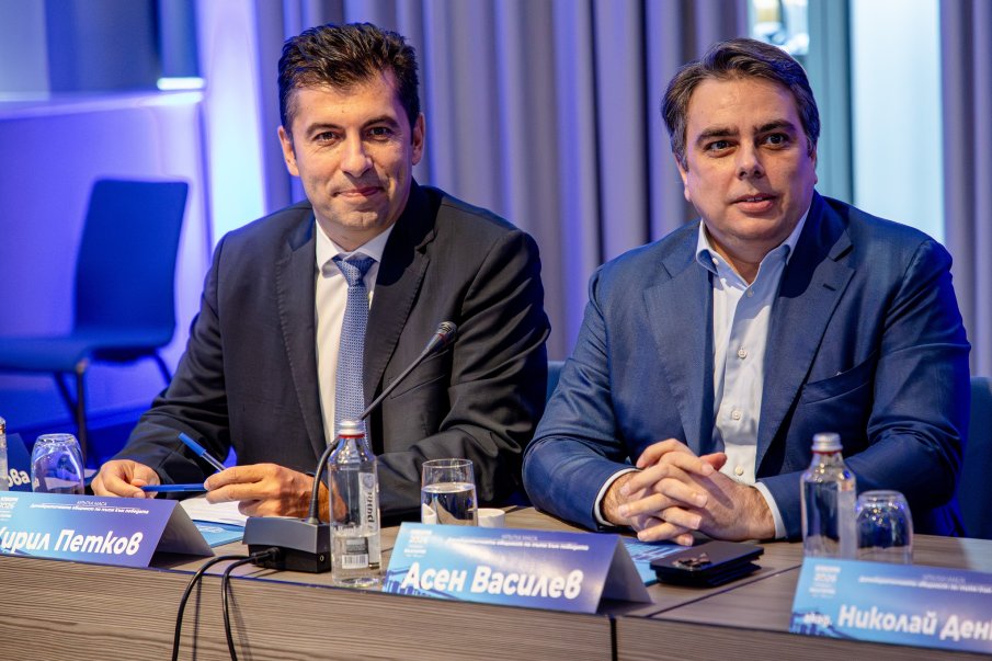 ДА СЕ СМЕЕШ ЛИ, ДА ПЛАЧЕШ ЛИ: Асенката печели състезание с един кон и то единодушно. Кирчо е нелеп като участничка в “Ергенът”