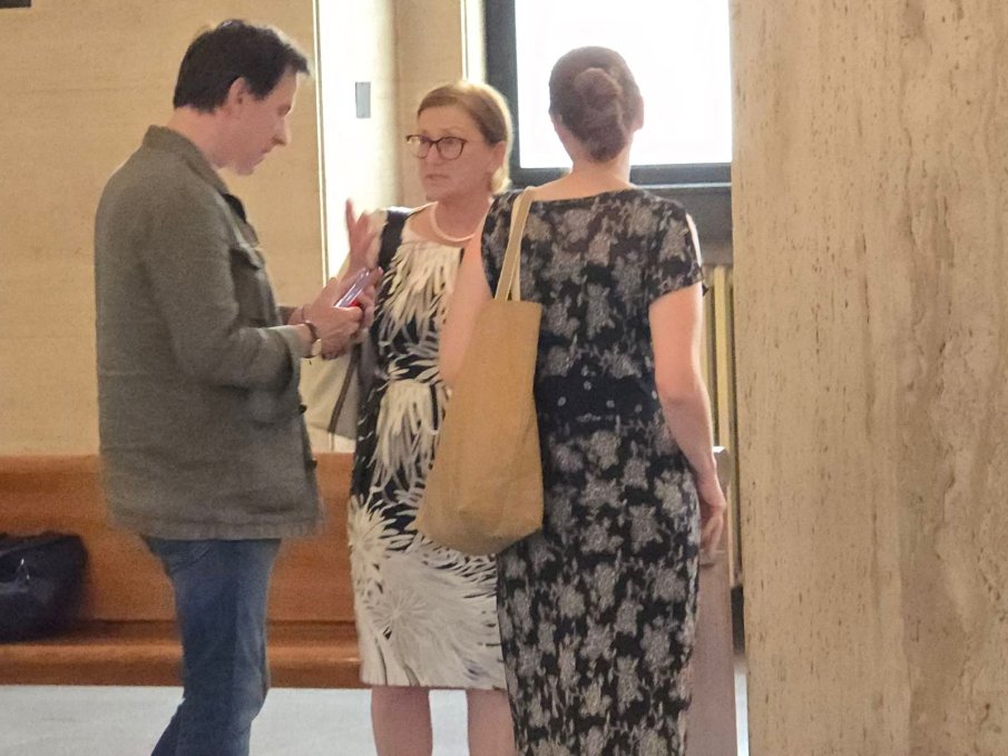 СУПЕР ЕКШЪН В ПИК TV! Колтуклиева на нож с адвокатката Ина Лулчева заради делото за ОПГ с участието на Благомир Коцев - кметът мълчи дали Асен Василев го е покровителствал (ВИДЕО)