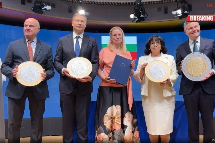ПИК TV: Първи думи на еврокомисаря Валдис Домбровскис и финансовия министър Теменужка Петкова: Исторически ден! Това е кулминация на един дълъг път (ОБНОВЕНА)