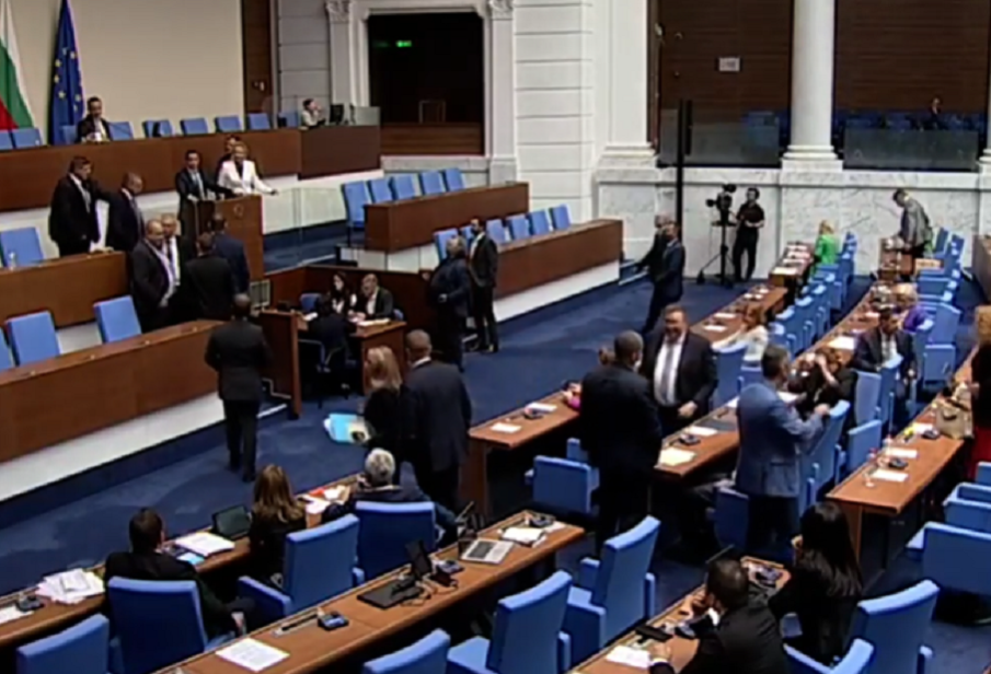 ПИК TV: Росен Желязков попари надеждите на ППДБ - няма да подава оставка (ОБНОВЕНА)