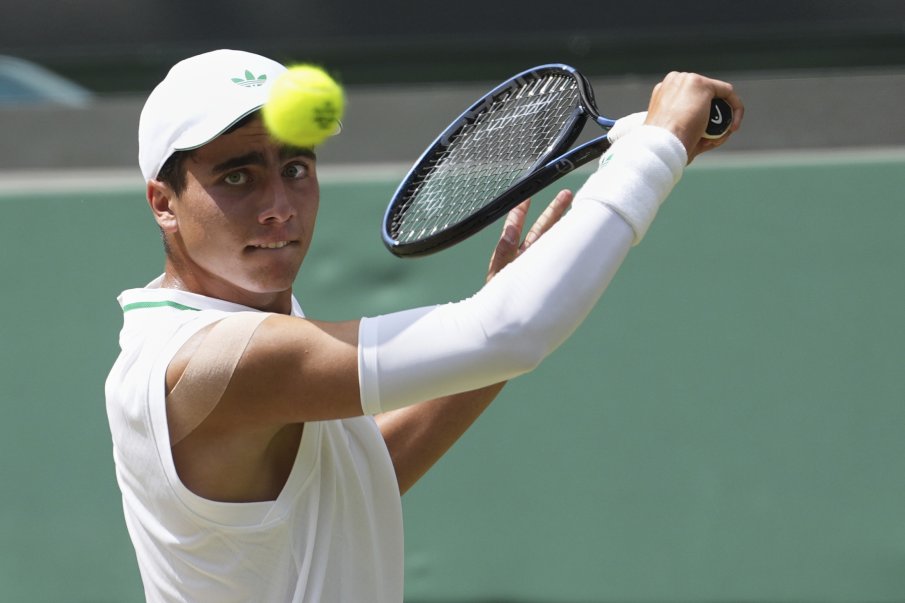 НЕВЕРОЯТЕН УСПЕХ! 16-годишният Иван Иванов спечели „Уимбълдън