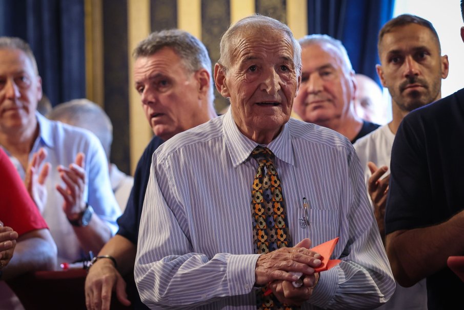 БЪЛГАРИЯ ПОТЪНА В ТРАУР: Отиде си великият Димитър Пенев