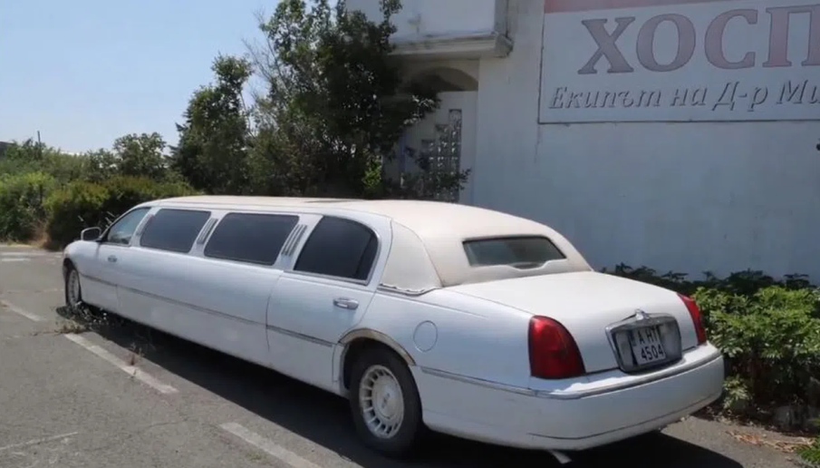 БЕЗОЧИЕ: Собственикът на нелегалния дом в Поморие се фука с лимузина