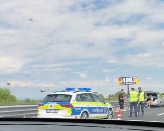 На “Тракия“ край Пловдив е страшно - няколко катастрофи парализират трафика, има и ранени