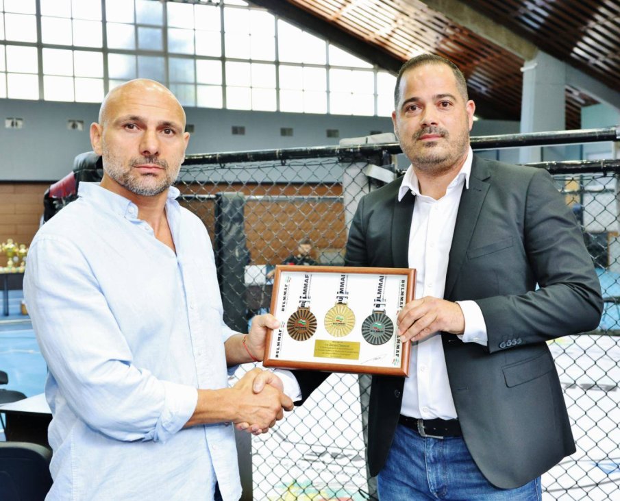 Федерацията на ММА със специално признание към Пеевски (СНИМКИ)