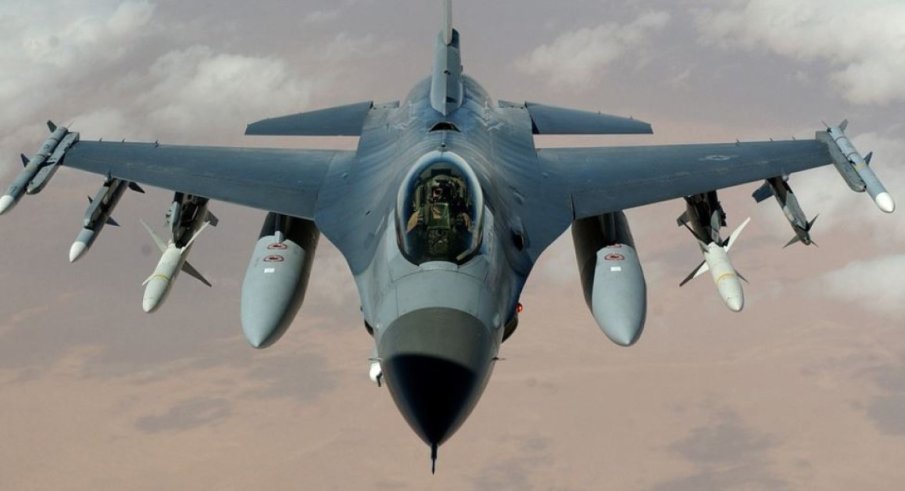 Полша вдигна в небето самолети заради руска атака срещу Луцк