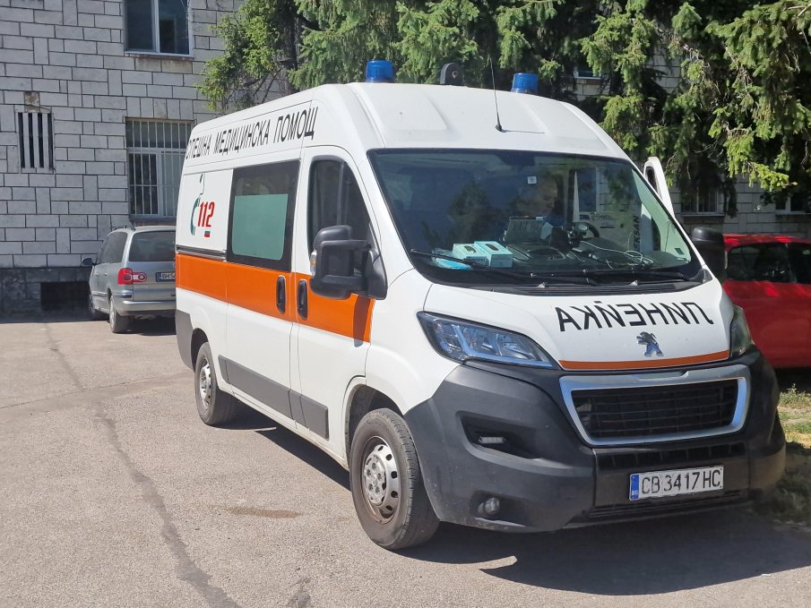 ТРАГЕДИЯ: Двама мъже починаха след падане от покрив в Софийско