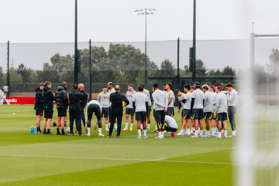 Ливърпул обмисля шокиращ трансфер