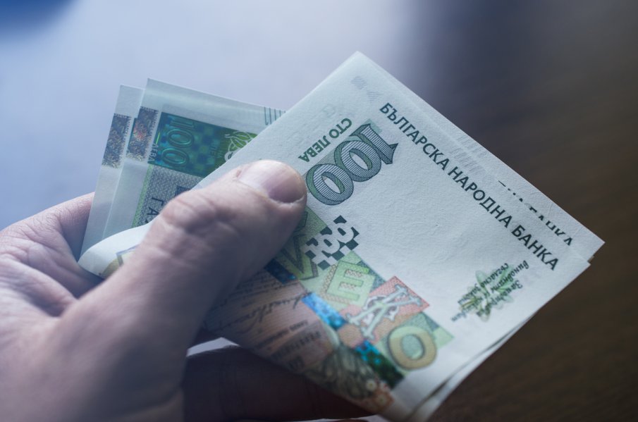 КОЙ КАТО ТЯХ: Бонуси между 2394 и 6635 лева за кметове, вижте в коя община