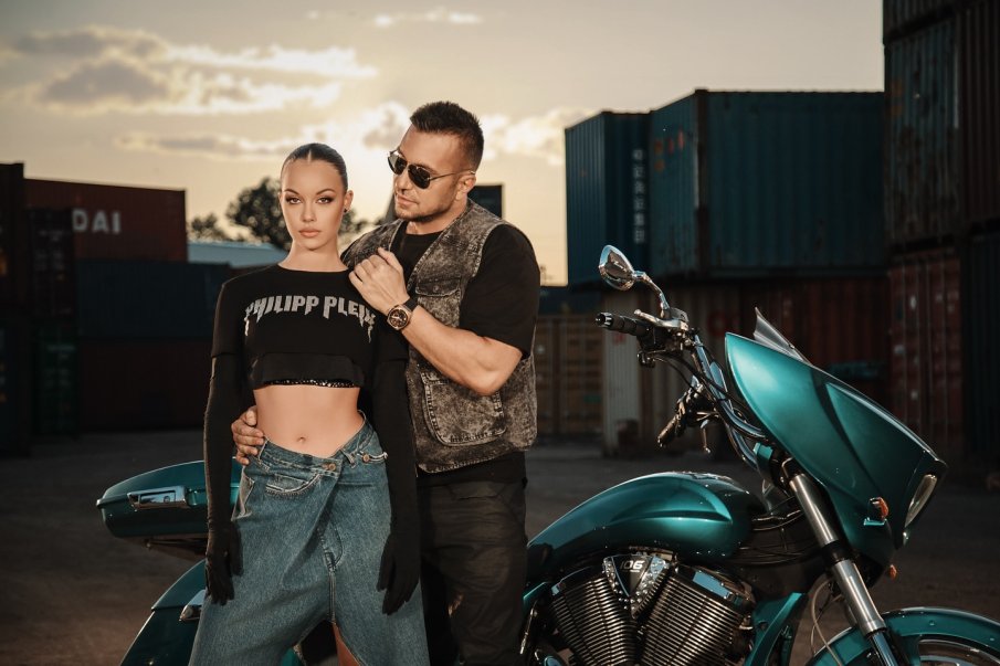 НЕ Е ЗА ВЯРВАНЕ: Попфолкът гръмна (ВИДЕО)